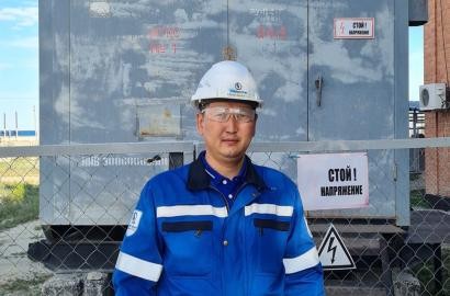 Энергия по наследству: будни электрика нефтяного месторождения Ернара Багитжанова