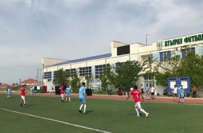 Мүнайшылар мен журналистер футбол алаңында кездесті