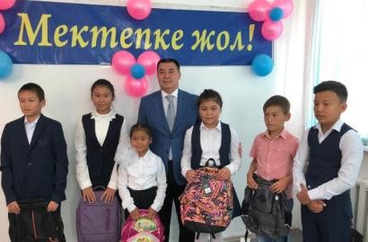 Мектепке жол: «ЕмбіМұнайГаз» ұжымы балаларды қуантты