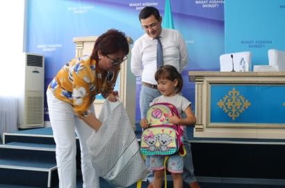 Ембіліктер "Мектепке жол" акциясын жалғастырды