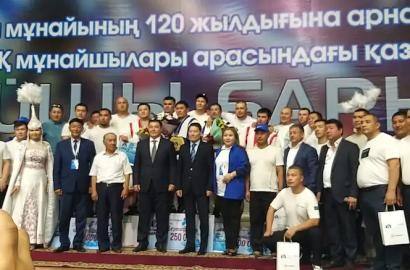 Қазақстандық мұнайшылар күресіп, өзара "барыс" атағына таласты