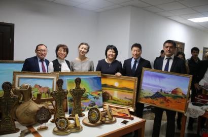 В Эмбамунайгазе прошла благотворительная ярмарка "Подарок от Деда Мороза"