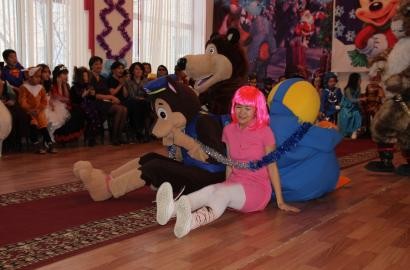 АО «Эмбамунайгаз» (далее ЭМГ или Компания) провела серию благотворительных елок