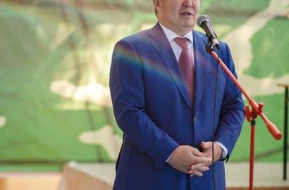 Emba people on forest roads