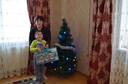 Presents from young oilmen