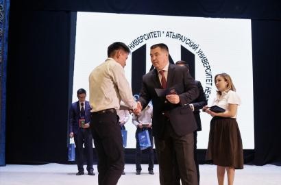 АО «Эмбамунайгаз» (далее «ЭМГ» или «Компания») пригласила на работу 8 выпускников Атырауского университета нефти и газа