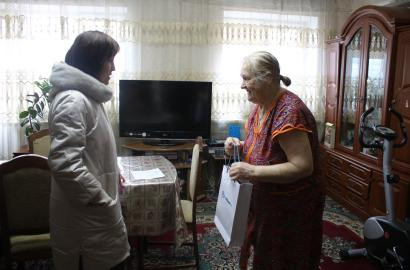 Special honour to elder female employees 