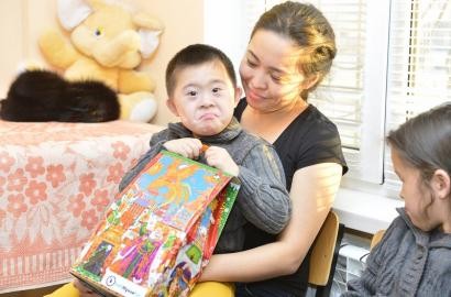 Руководство АО «Эмбамунайгаз» (далее ЭМГ или Компания) поздравило детей – адресатов Программы спонсорства и благотворительности Компании.