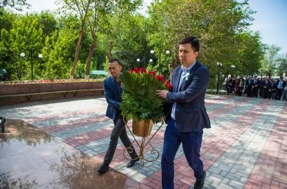 JSC Embamunaigas staff commemorate the heroes of the Victory