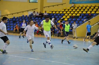 Нефтяники посостязались в мини-футбол