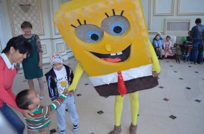 АО «Эмбамунайгаз» (далее ЭМГ или Компания) к Дню защиты детей организовал благотворительный праздник для социально-уязвимых слоев населения