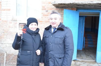 Доссорлық мұнайшылар 2 отбасыға баспана алып берді