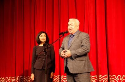 М.Әуезов атындағы Қазақ ұлттық театры «Ембімұнайгаз» АҚ ұжымын 100 жылдығымен құттықтады