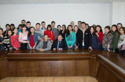 Дарынды балалар ембілік мұнайшылармен кездесті
