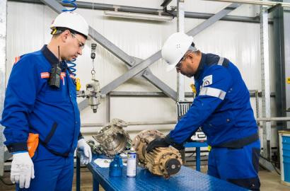 Өндіріс ортасында: журналистер мен блогерлер «Ембімұнайгаз» АҚ нысандарын аралады