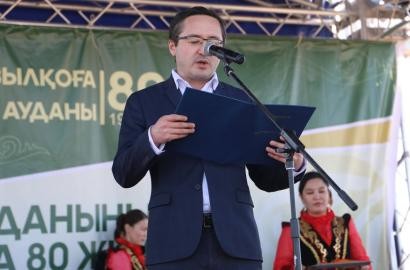 Микроавтобус және  концерт: ембілік мұнайшылардың сыйлығы 