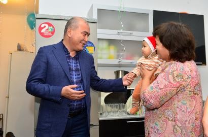 «Ембімұнайгаз» АҚ (бұдан былай ЕМГ немесе Компания) қызметкерлерінің қаражатына нөсер жауыннан зардап шеккен Атырау қаласының тұрғынына баспана салынды.