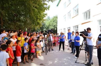 Ембілік мұнайшылар арыстық 400-ден астам баланы киіммен қамтыды