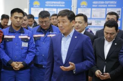  Ембіліктер «Nur Otan» партиясымен бірге