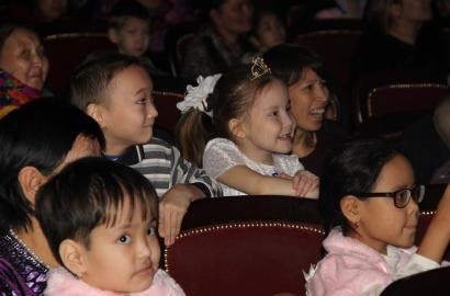 АО «Эмбамунайгаз» (далее ЭМГ или Компания) провела серию благотворительных елок