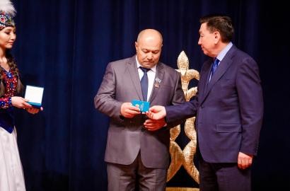 Эмбинцев наградили государственными наградами