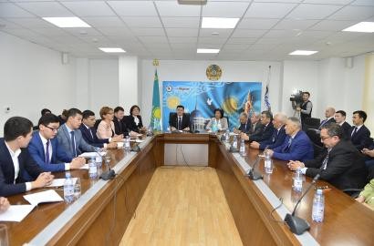 В АО «Эмбамунайгаз» (далее ЭМГ или Компания) прошли праздничные мероприятия, посвященные 25-летию Независимости РК 